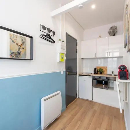 Apartment Parisian Getaway For Two In Iconic Montmartre Neighborhood *