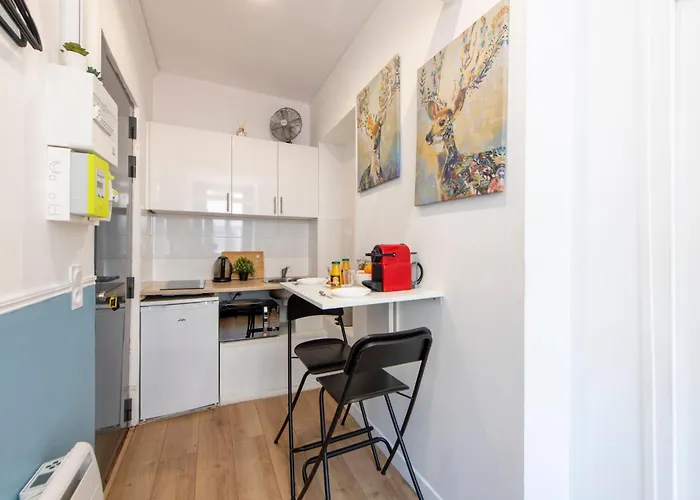 Parisian Getaway For Two In Iconic Montmartre Neighborhood * Parijs