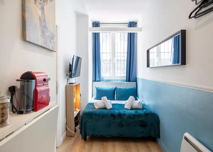 Appartement Parisian Getaway For Two In Iconic Montmartre Neighborhood